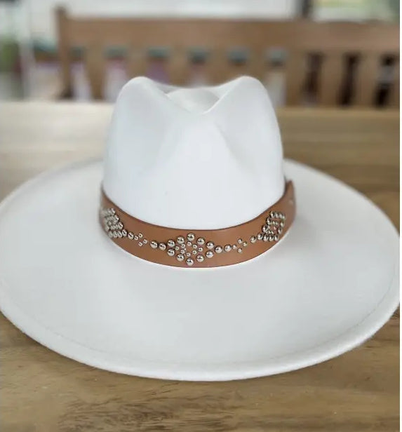 VEGAN FELT FEDORA W/ STUDDED LEATHER BELT