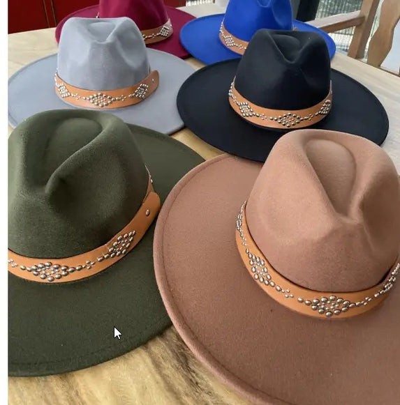 VEGAN FELT FEDORA W/ STUDDED LEATHER BELT