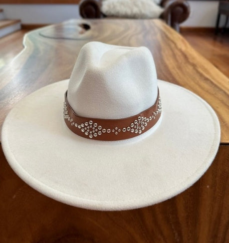VEGAN FELT FEDORA W/ STUDDED LEATHER BELT