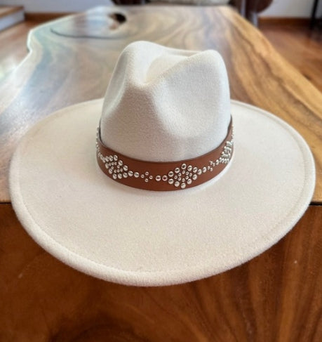 VEGAN FELT FEDORA W/ STUDDED LEATHER BELT