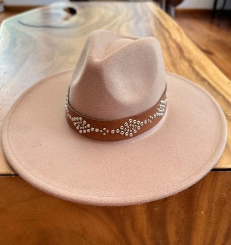 VEGAN FELT FEDORA W/ STUDDED LEATHER BELT
