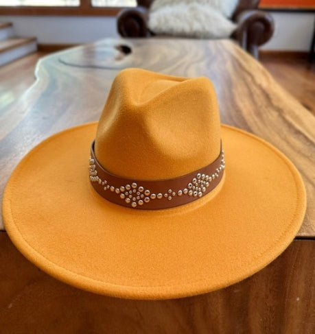 VEGAN FELT FEDORA W/ STUDDED LEATHER BELT