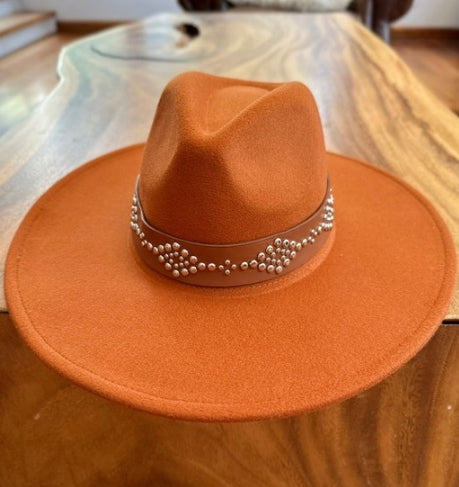 VEGAN FELT FEDORA W/ STUDDED LEATHER BELT