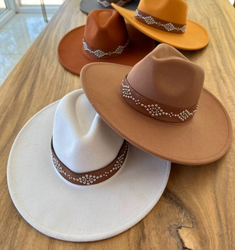 VEGAN FELT FEDORA W/ STUDDED LEATHER BELT