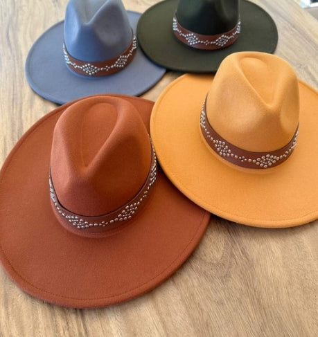 VEGAN FELT FEDORA W/ STUDDED LEATHER BELT