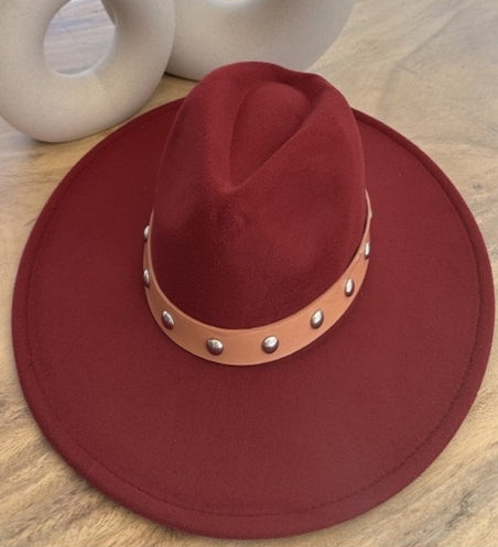 VEGAN FELT FEDORA W/STUDDED LEATHER BELT