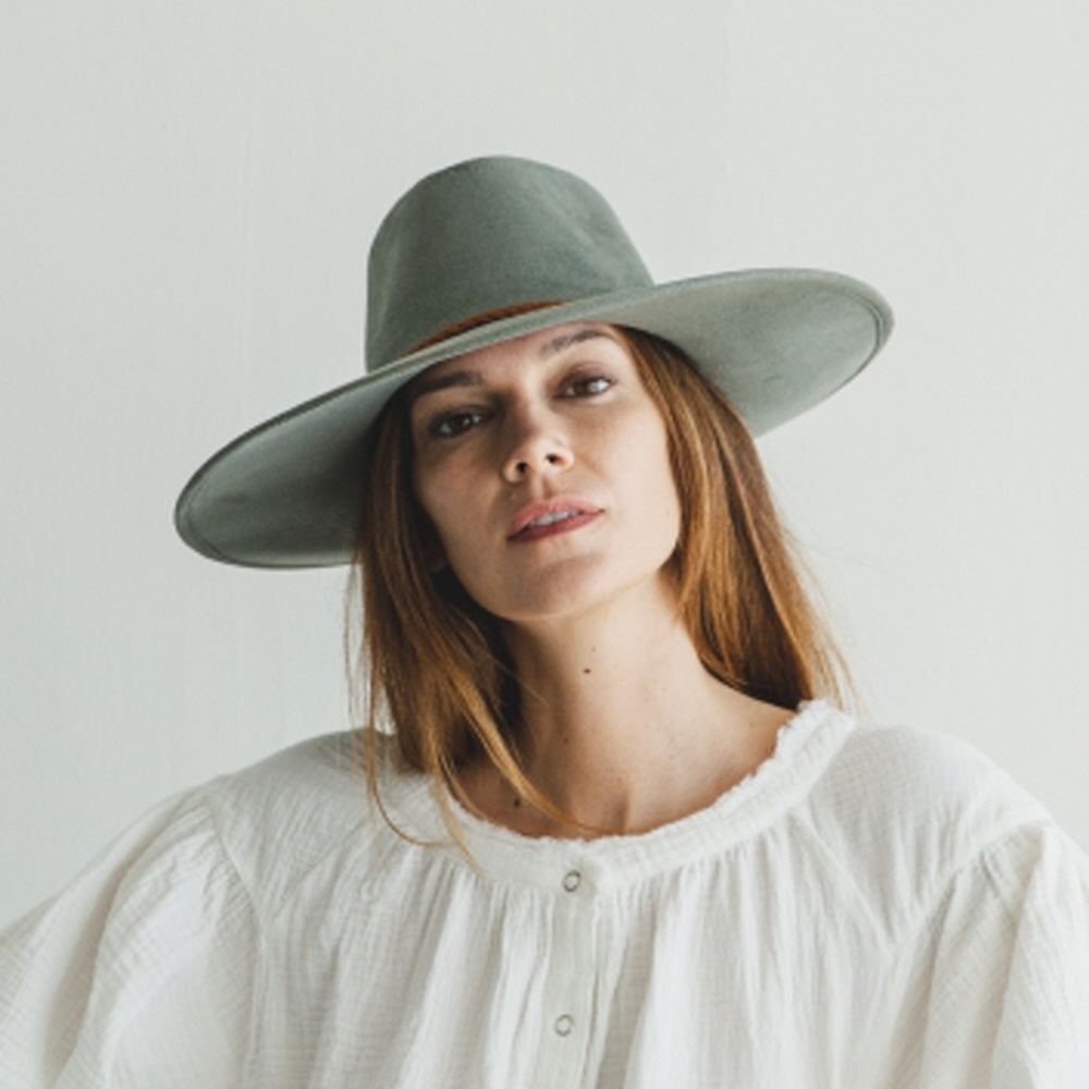 WIDE BRIM VEGAN SUEDE HAT W/ BRAIDE BELT