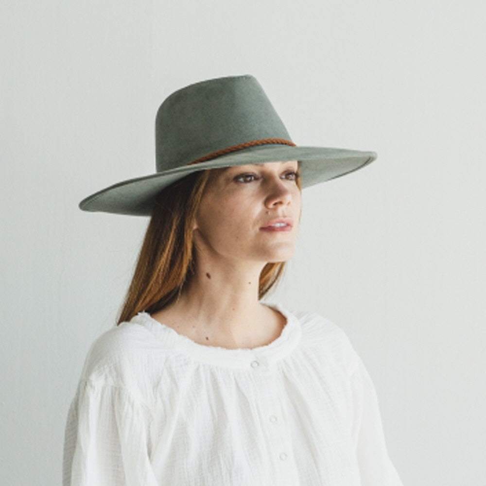 WIDE BRIM VEGAN SUEDE HAT W/ BRAIDE BELT