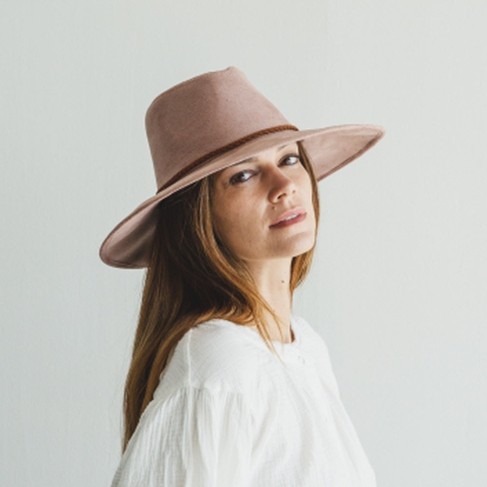 WIDE BRIM VEGAN SUEDE HAT W/ BRAIDE BELT