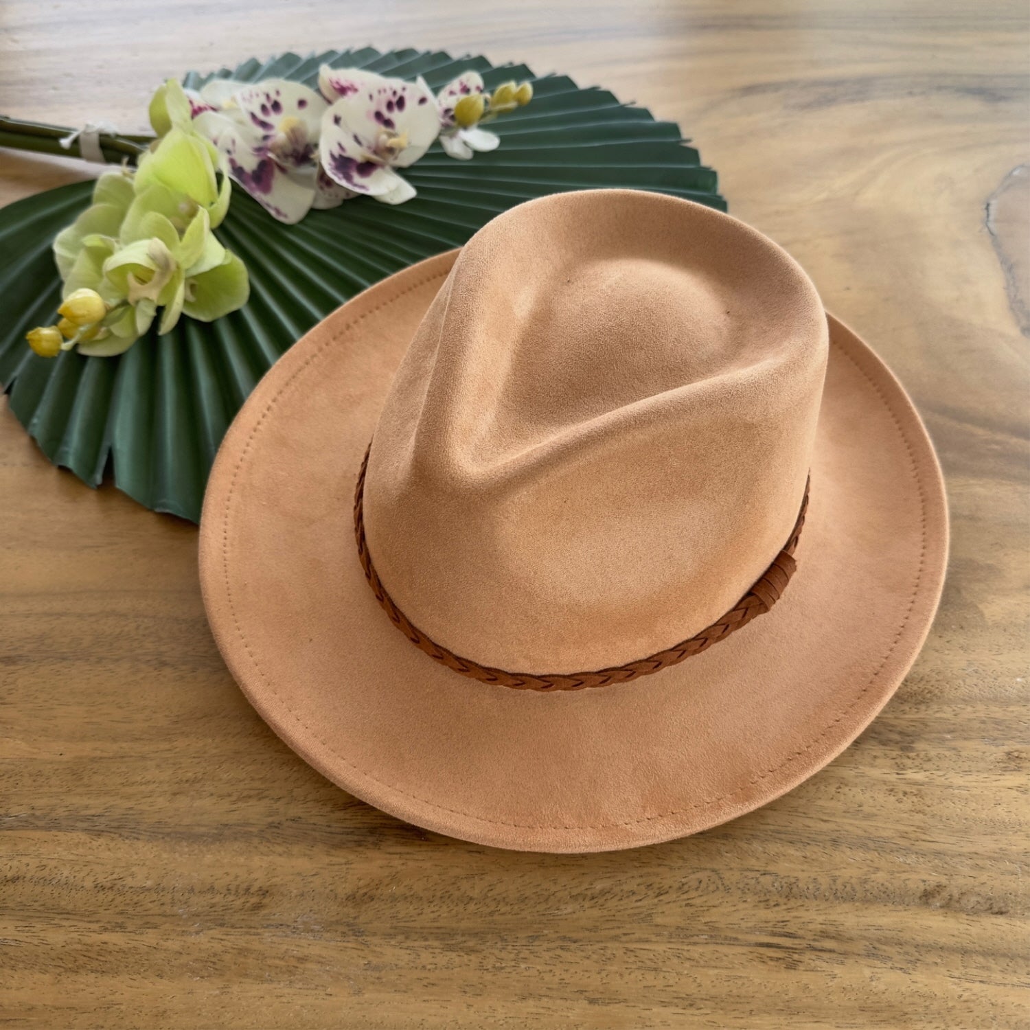 SHORT BRIM SUEDE RANCHER HAT W/ BRAIDE SUEDE BEELT