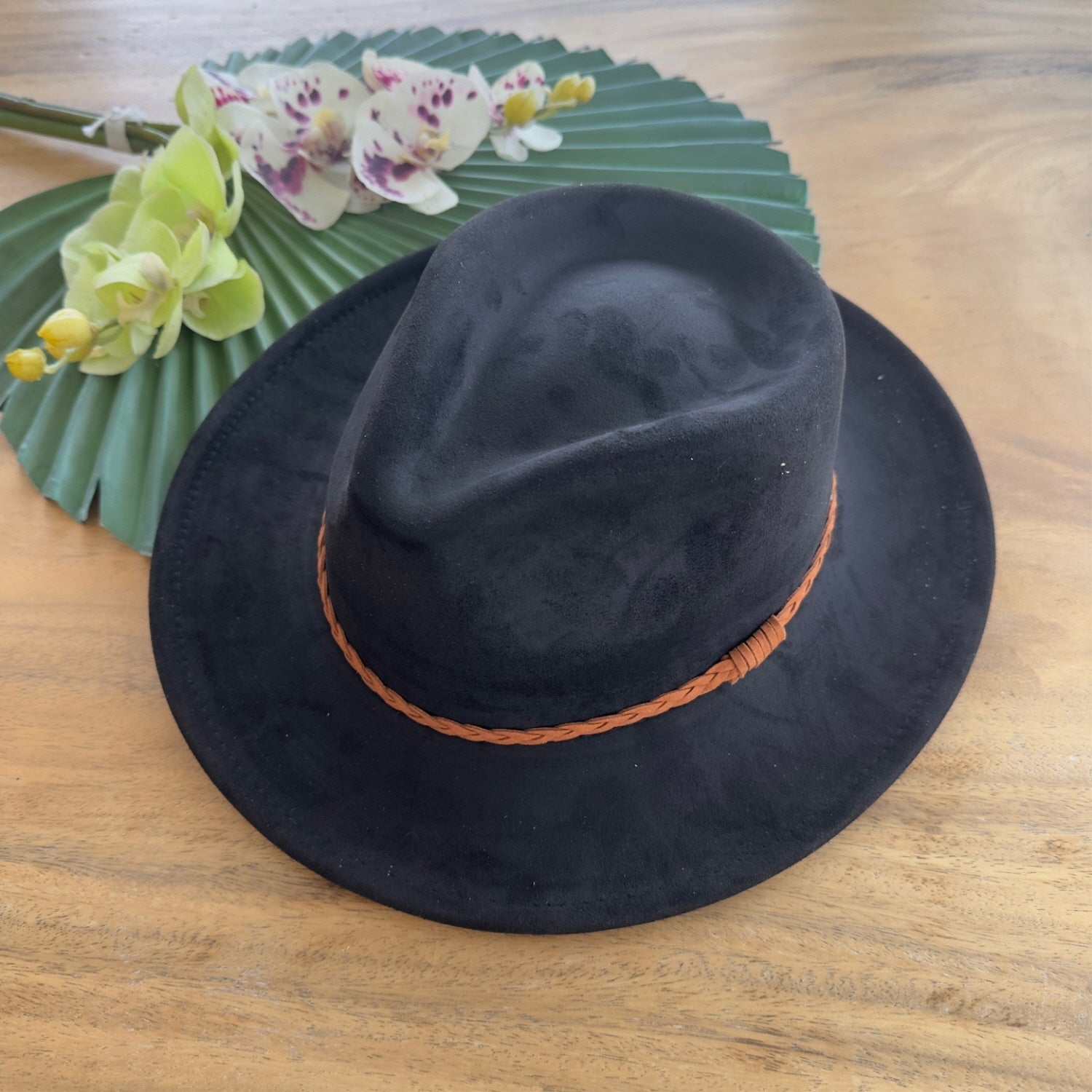 SHORT BRIM SUEDE RANCHER HAT W/ BRAIDE SUEDE BEELT