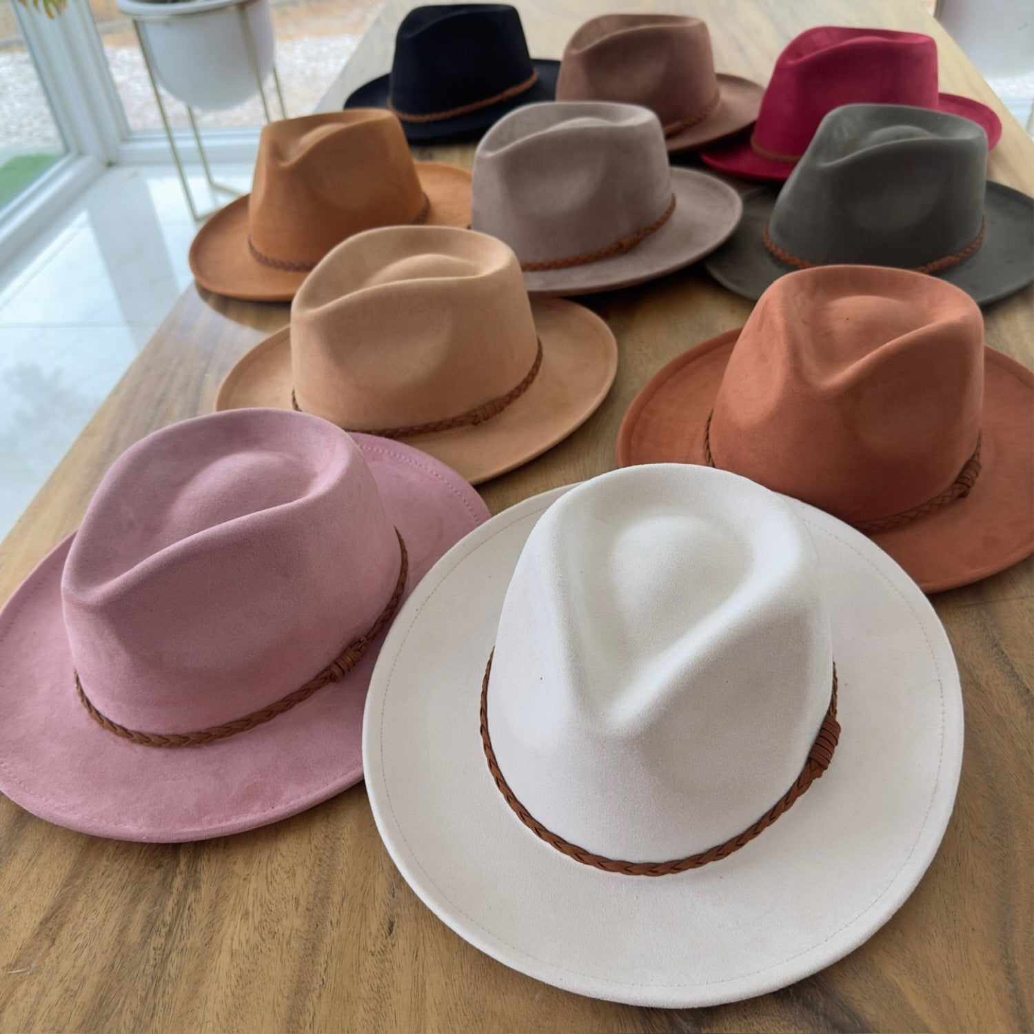 SHORT BRIM SUEDE RANCHER HAT W/ BRAIDE SUEDE BEELT