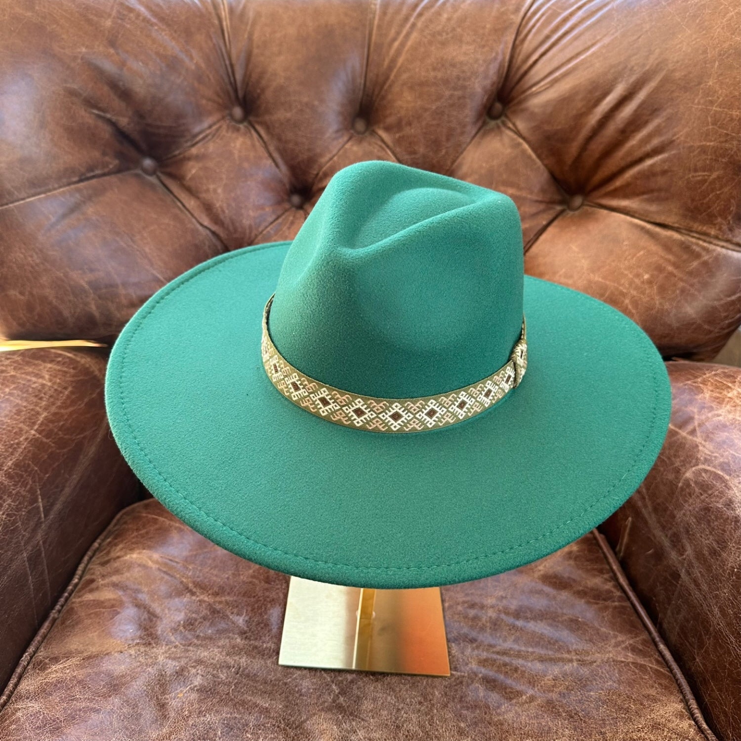 FASHION CLASSIC WIDE BRIM VEGAN FELT FEDORA W/ JAQUARD TAPE