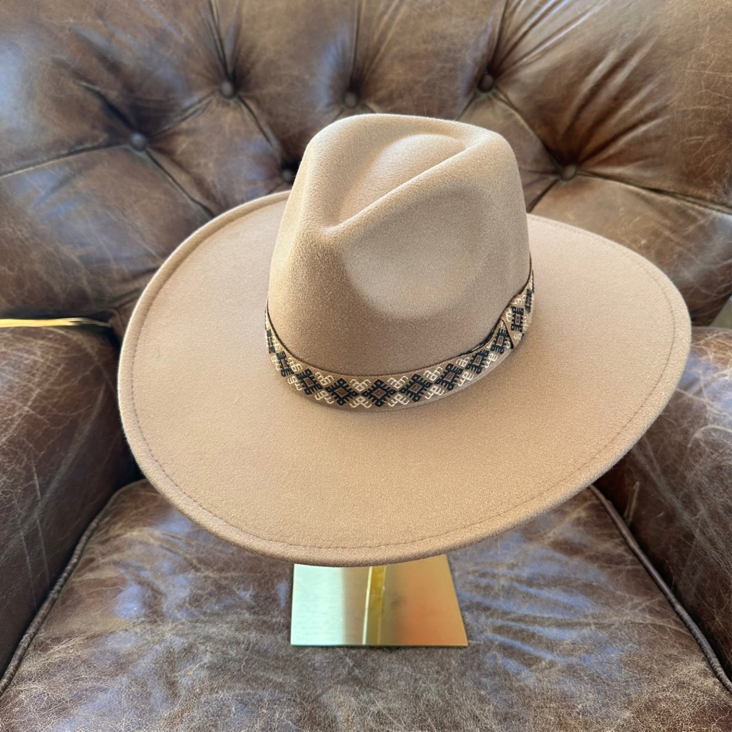 FASHION CLASSIC WIDE BRIM VEGAN FELT FEDORA W/ JAQUARD TAPE