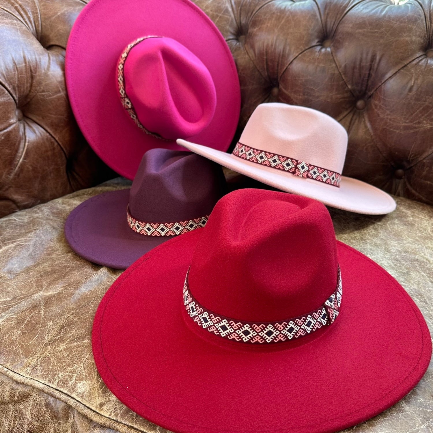 FASHION CLASSIC WIDE BRIM VEGAN FELT FEDORA W/ JAQUARD TAPE