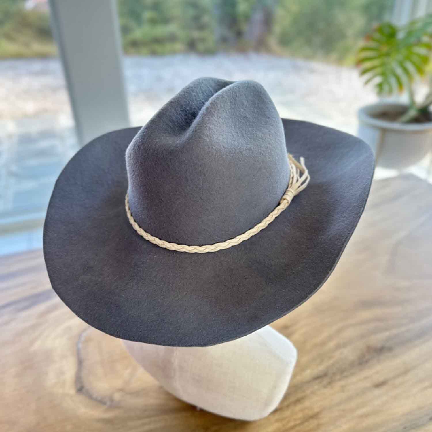WOOL CATTLEMAN COWBOY WESTERN HAT W/ SUEDE BELT