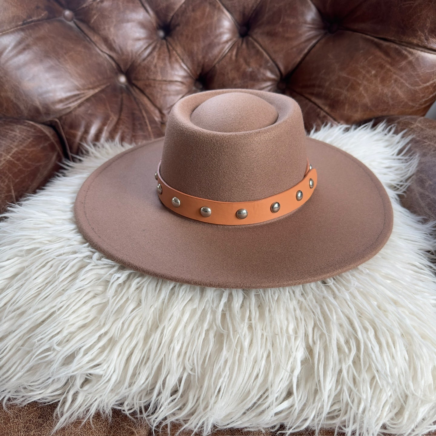 VEGAN FELT BOATER HAT WITH LEATHER BELT