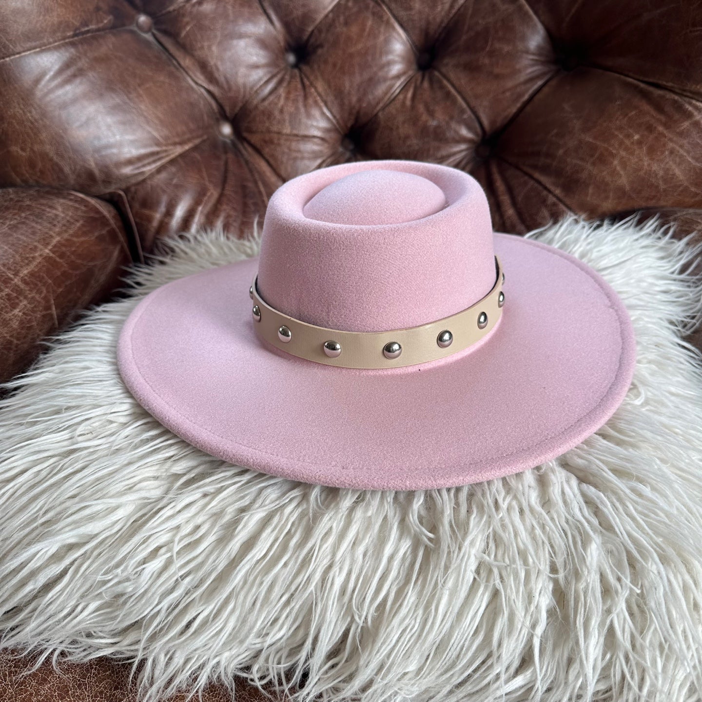 VEGAN FELT BOATER HAT WITH LEATHER BELT