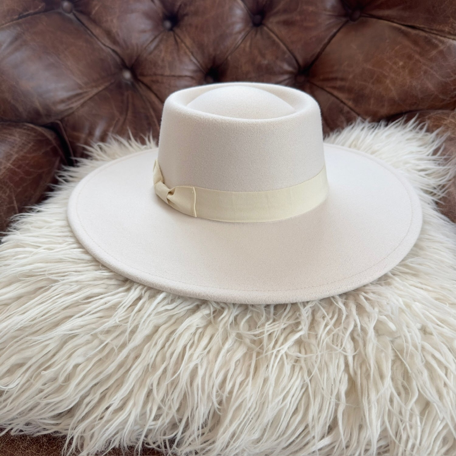 VEGAN FELT BOATER HAT WITH RIBBON