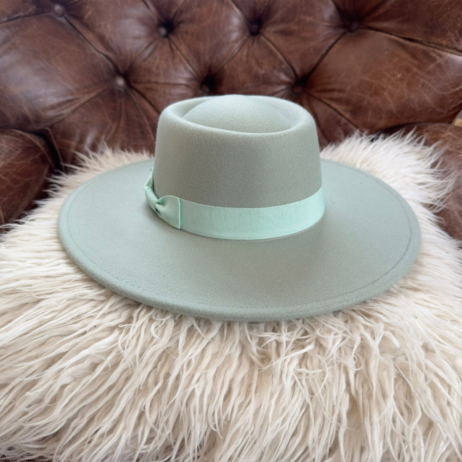 VEGAN FELT BOATER HAT WITH RIBBON