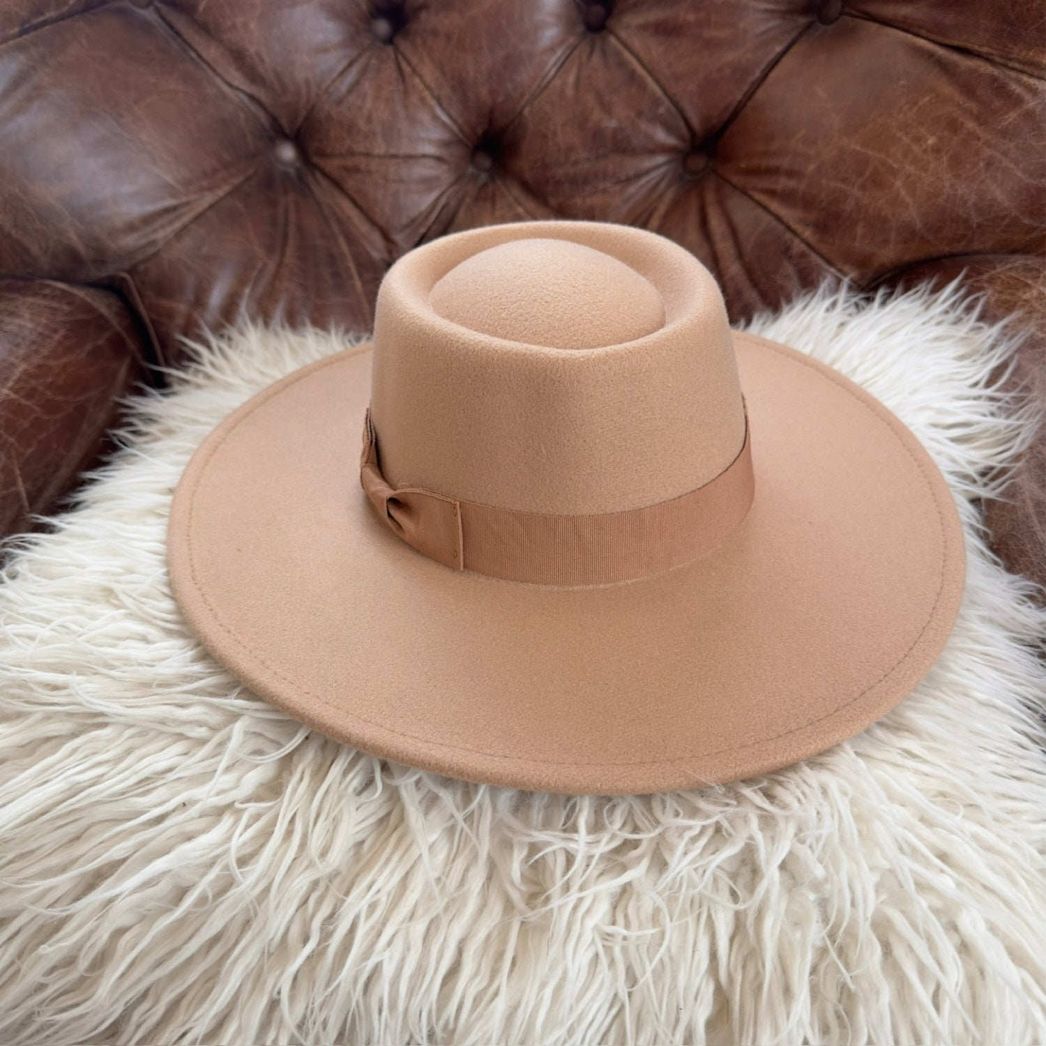 VEGAN FELT BOATER HAT WITH RIBBON