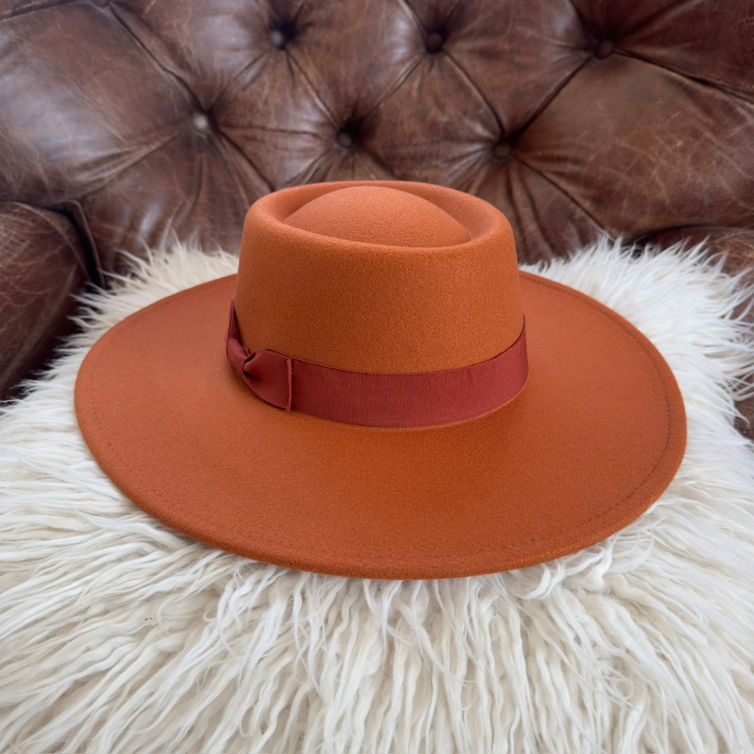 VEGAN FELT BOATER HAT WITH RIBBON