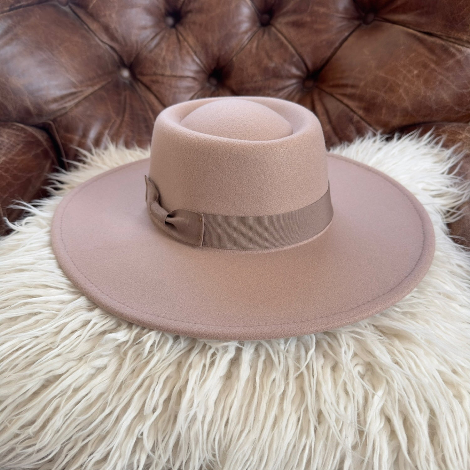 VEGAN FELT BOATER HAT WITH RIBBON