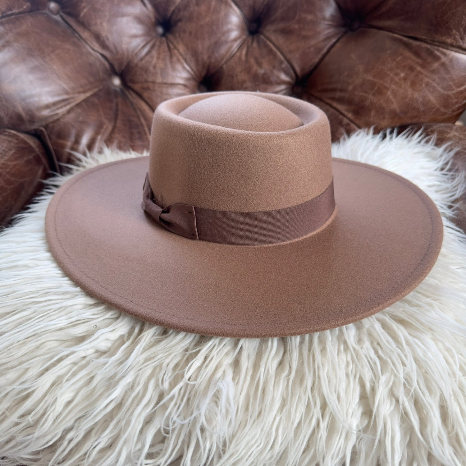 VEGAN FELT BOATER HAT WITH RIBBON