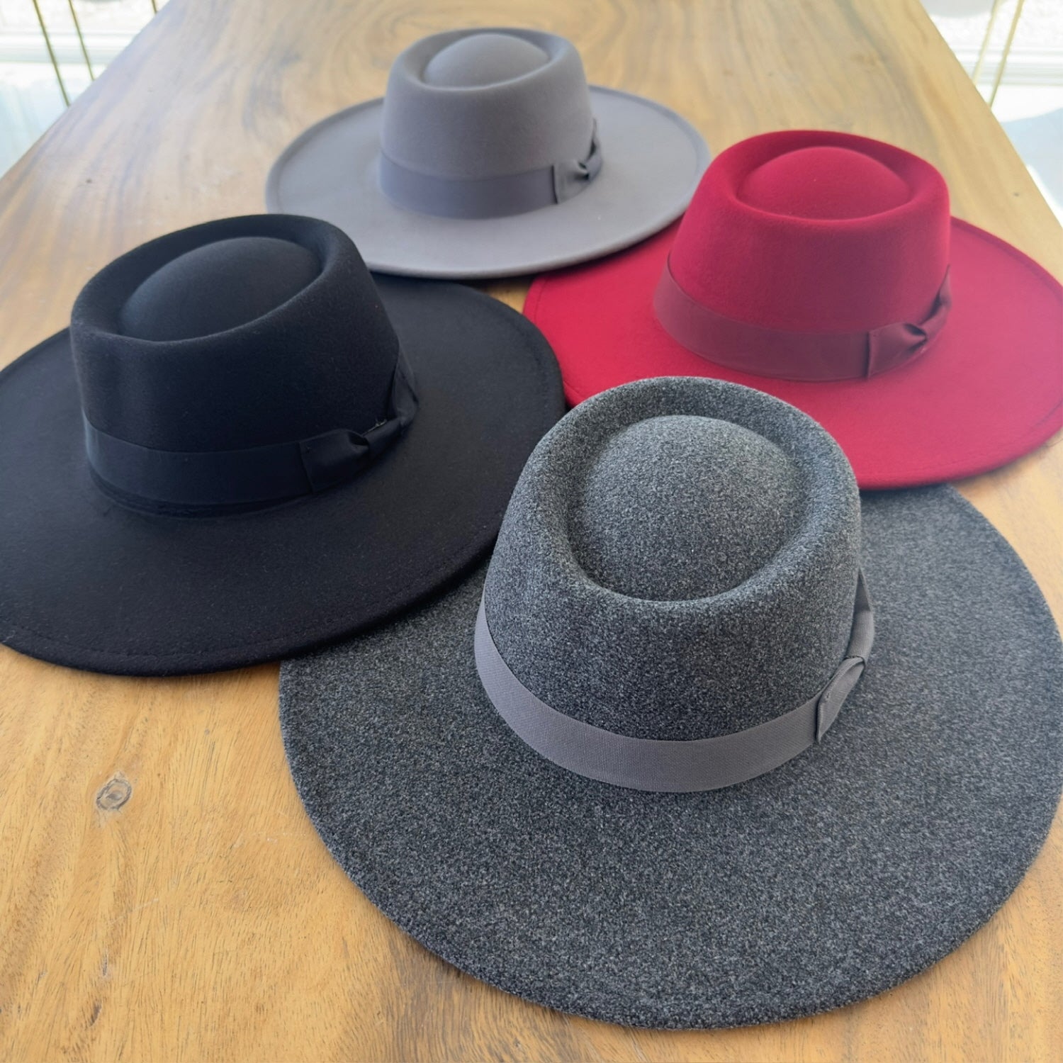 VEGAN FELT BOATER HAT WITH RIBBON
