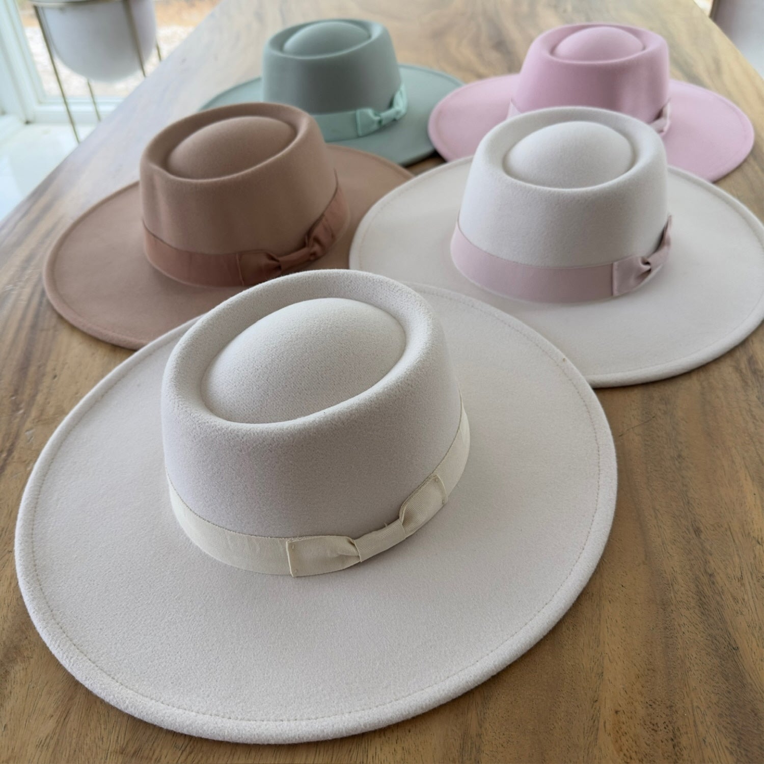 VEGAN FELT BOATER HAT WITH RIBBON