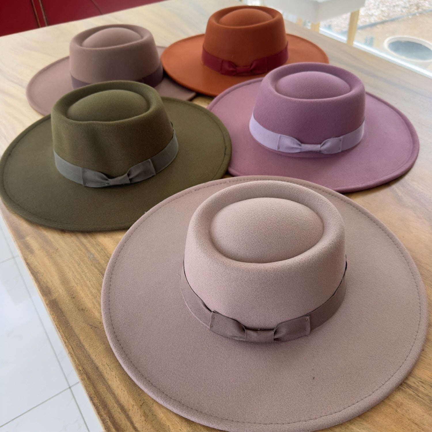 VEGAN FELT BOATER HAT WITH RIBBON