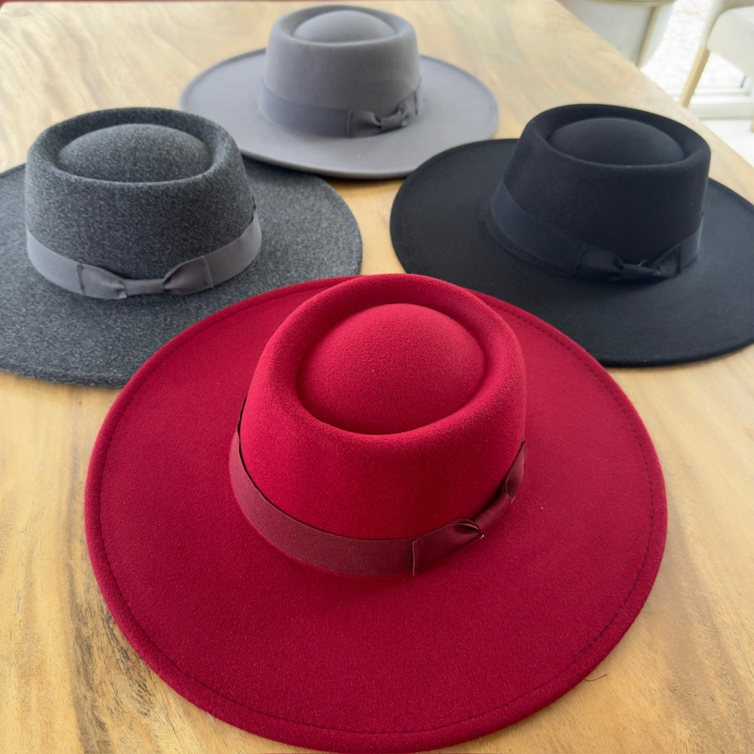 VEGAN FELT BOATER HAT WITH RIBBON