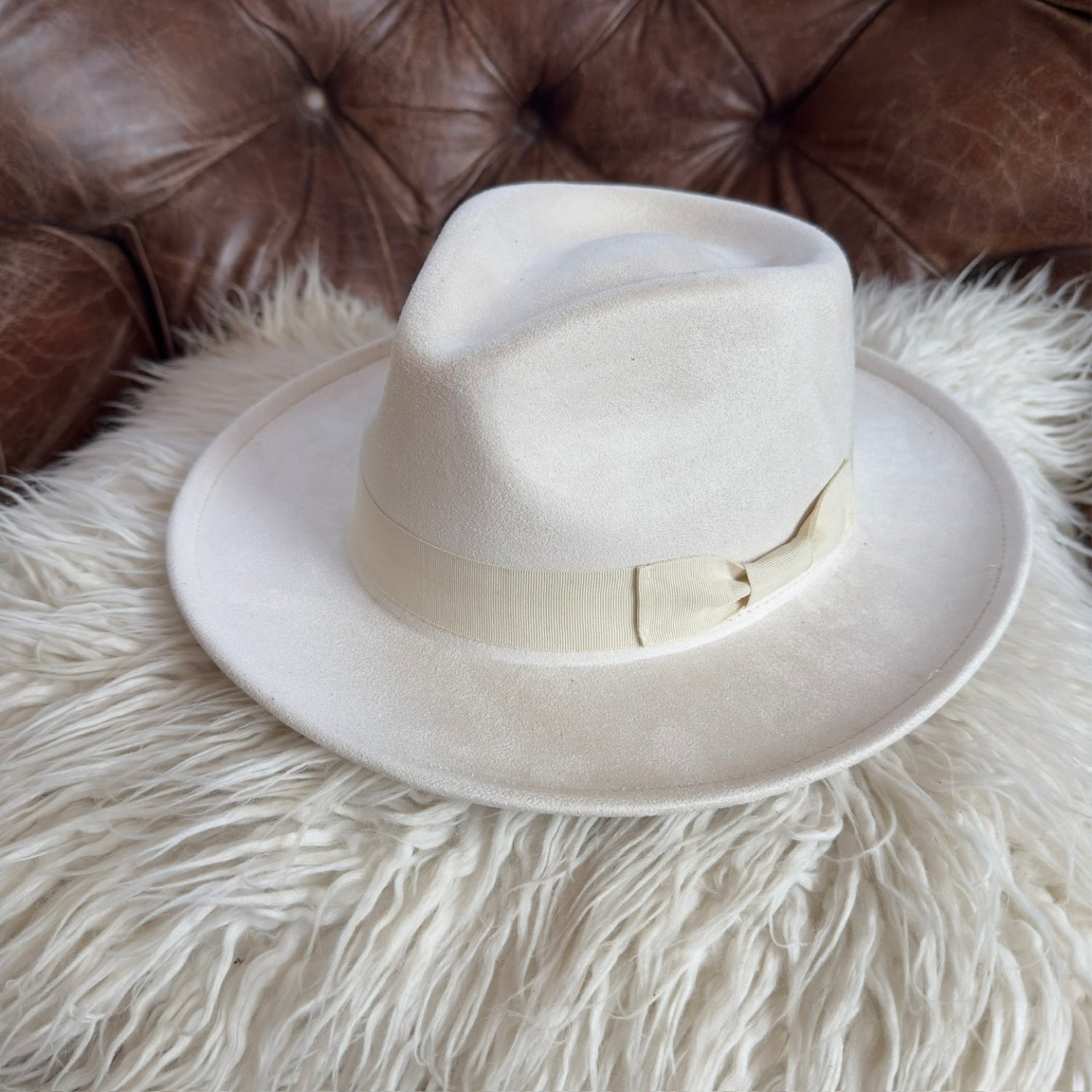 SHORT BRIM SUEDE RANCHER HAT  W/ RIBBON