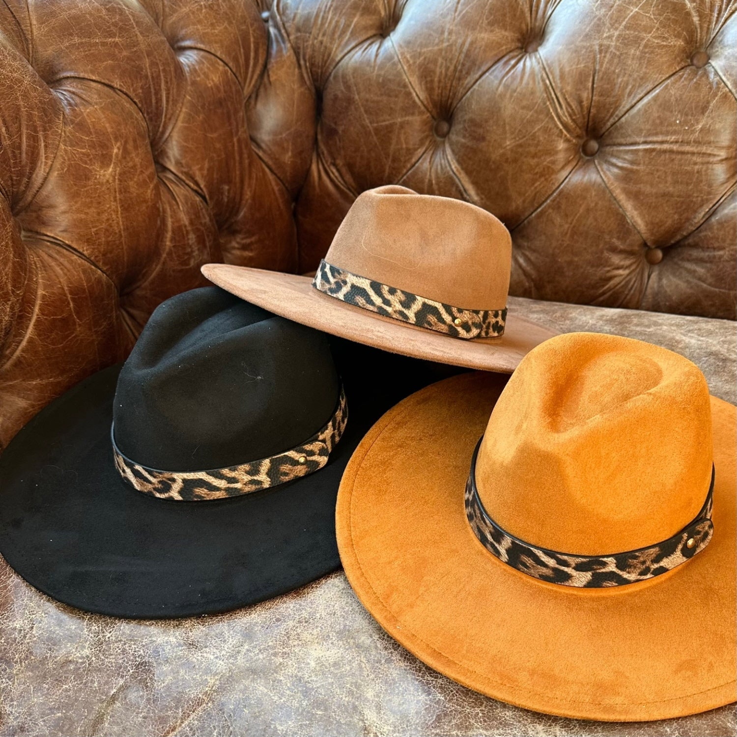 WIDE BRIM VEGAN SUEDE HAT WIDE LEOPARD LEATHER BELT