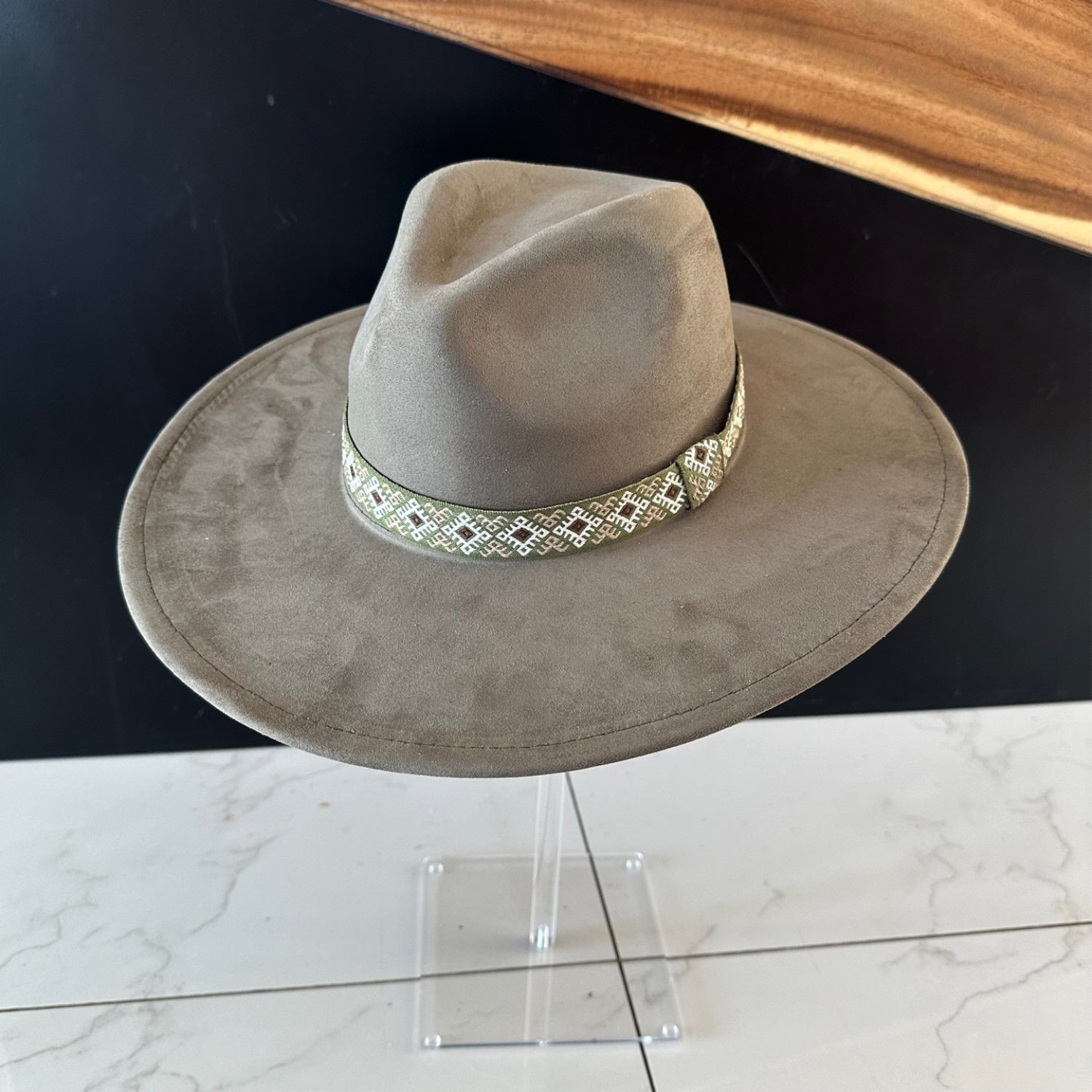 WIDE BRIM VEGAN SUEDE HAT JAQUARD TAPE