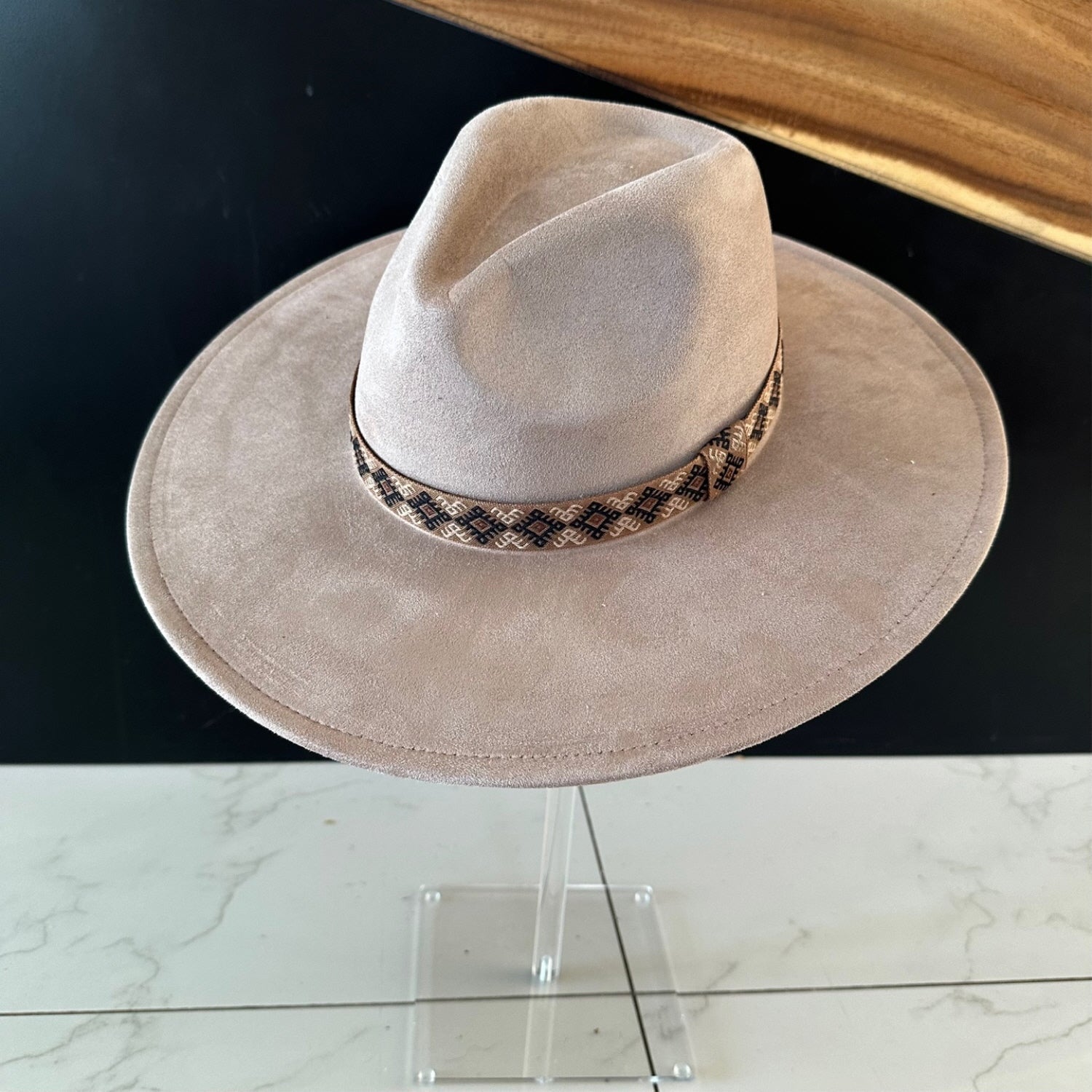 WIDE BRIM VEGAN SUEDE HAT JAQUARD TAPE