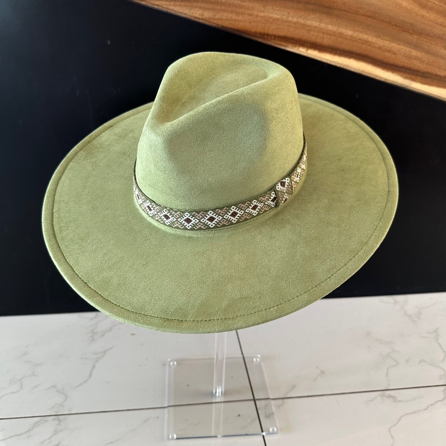 WIDE BRIM VEGAN SUEDE HAT JAQUARD TAPE