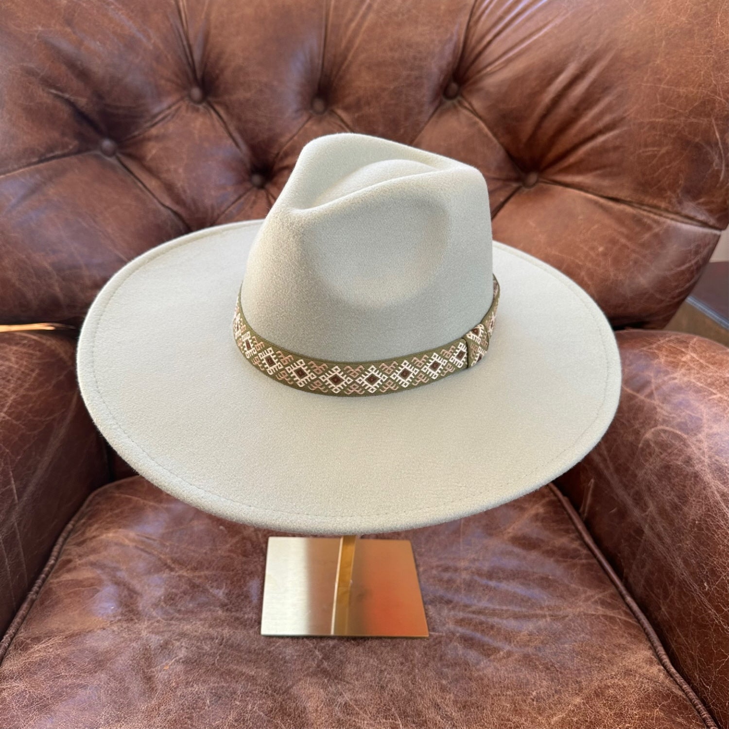 FASHION CLASSIC WIDE BRIM VEGAN FELT FEDORA W/ JAQUARD TAPE